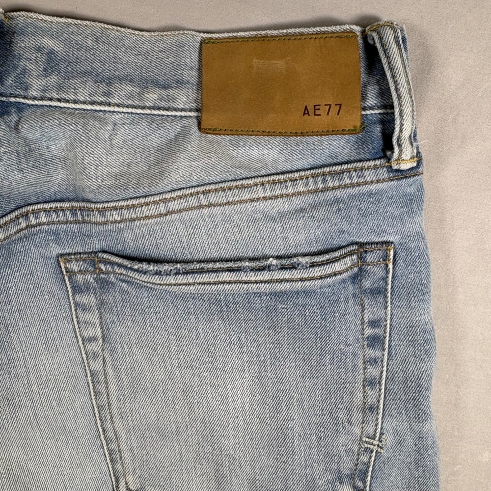 AE77 Premium Distressed Straight Leg Jeans Mens 30x32 Light Wash Button Fly - Picture 11 of 15